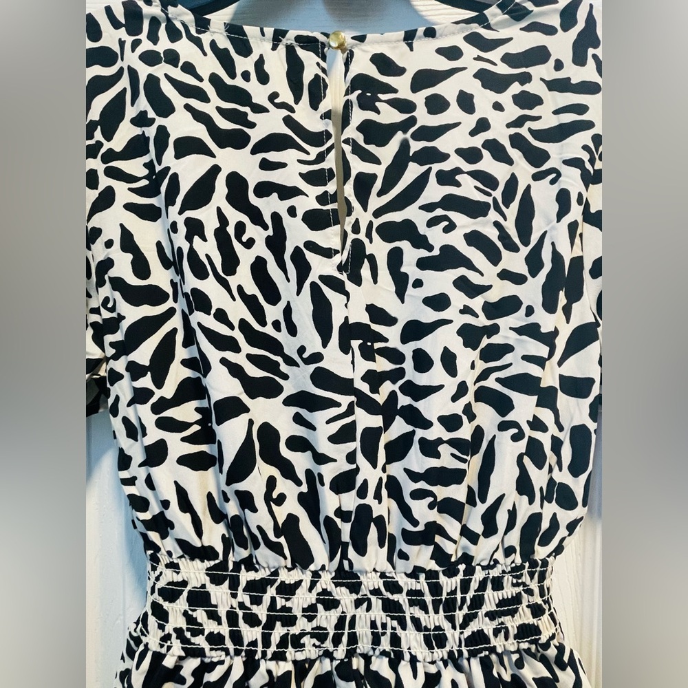 Cute Women's Black and White Printed Tiered Dress Shorts with Waist Tie - Picture 6 of 6
